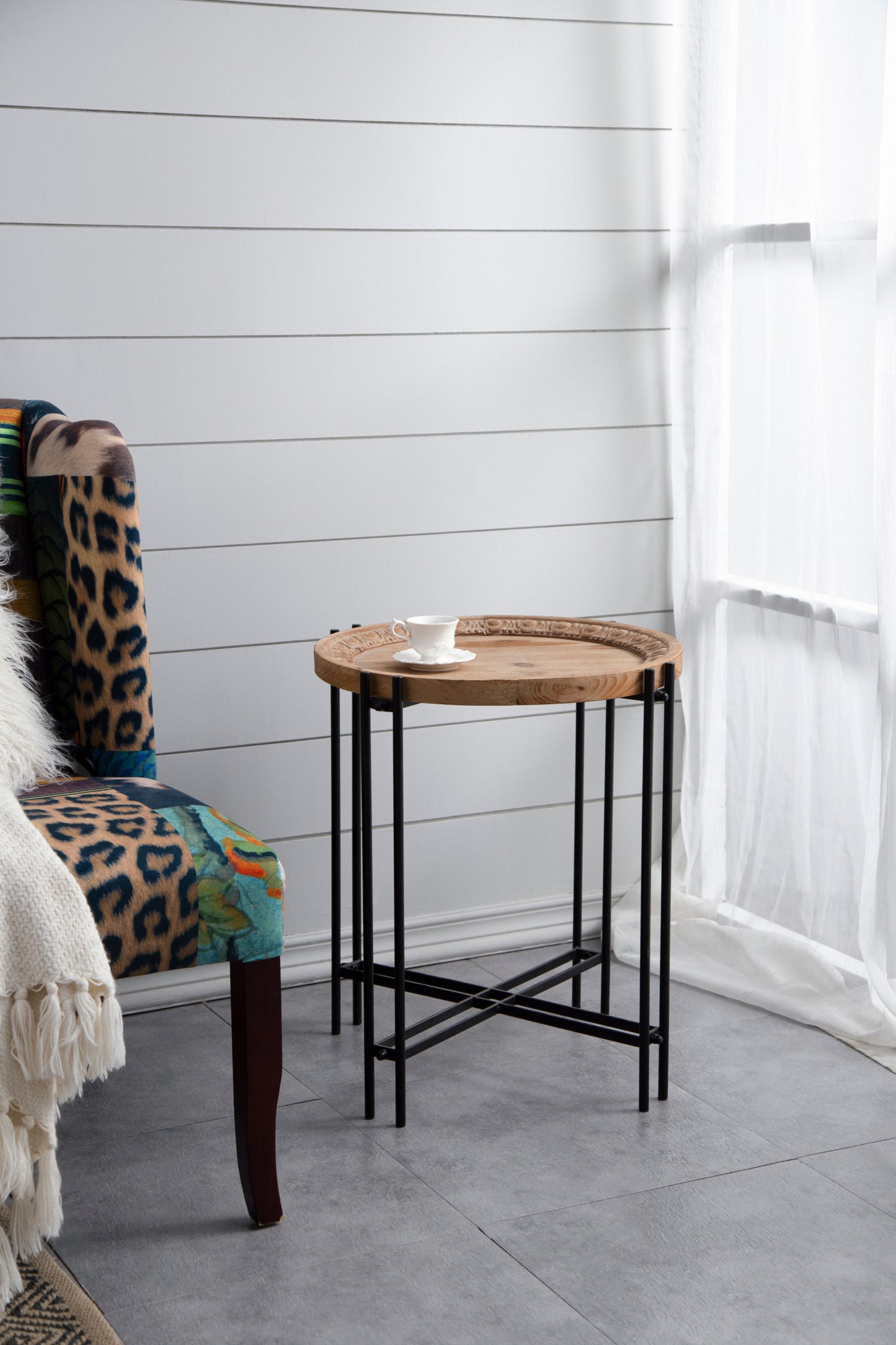 21.5" x 24" Round Side Table With Wood Top, End Table for Living Room Bedroom